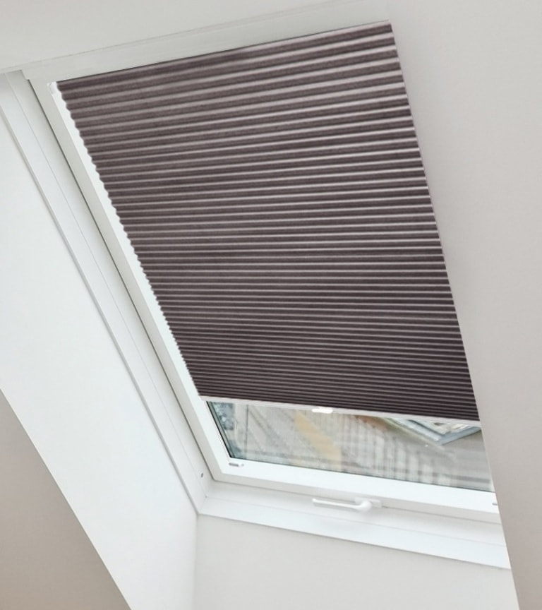 Плиссе на мансардные окна